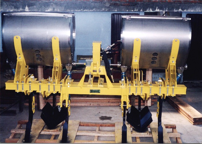 ABONADORA CON TARROS EN ACERO INOXIDABLE Y ALETAS APORCADORAS